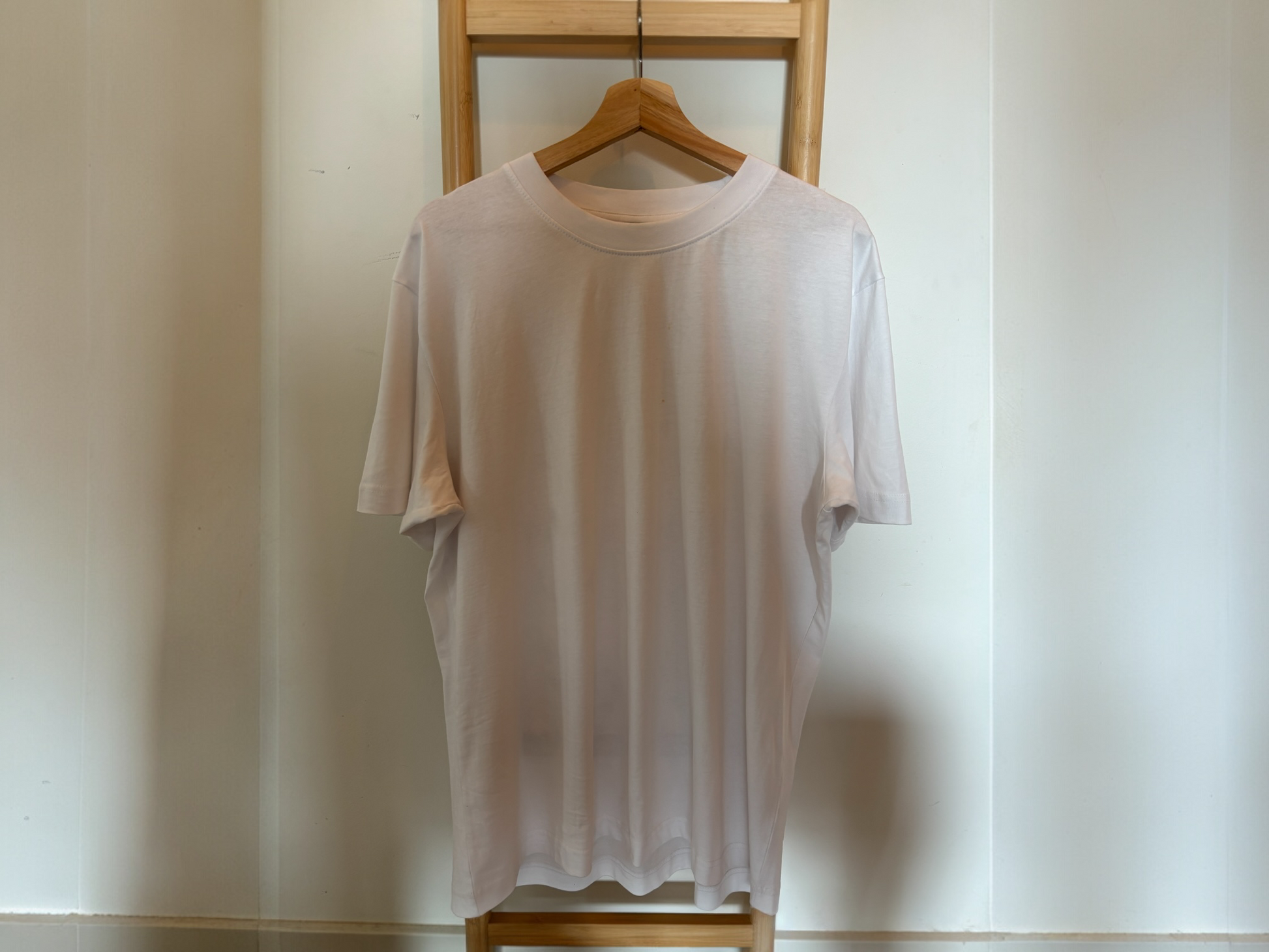 Coral Print T-Shirt – Minimalist White Cotton Tee with Blue Floral Illustration, Unisex Relaxed Fit