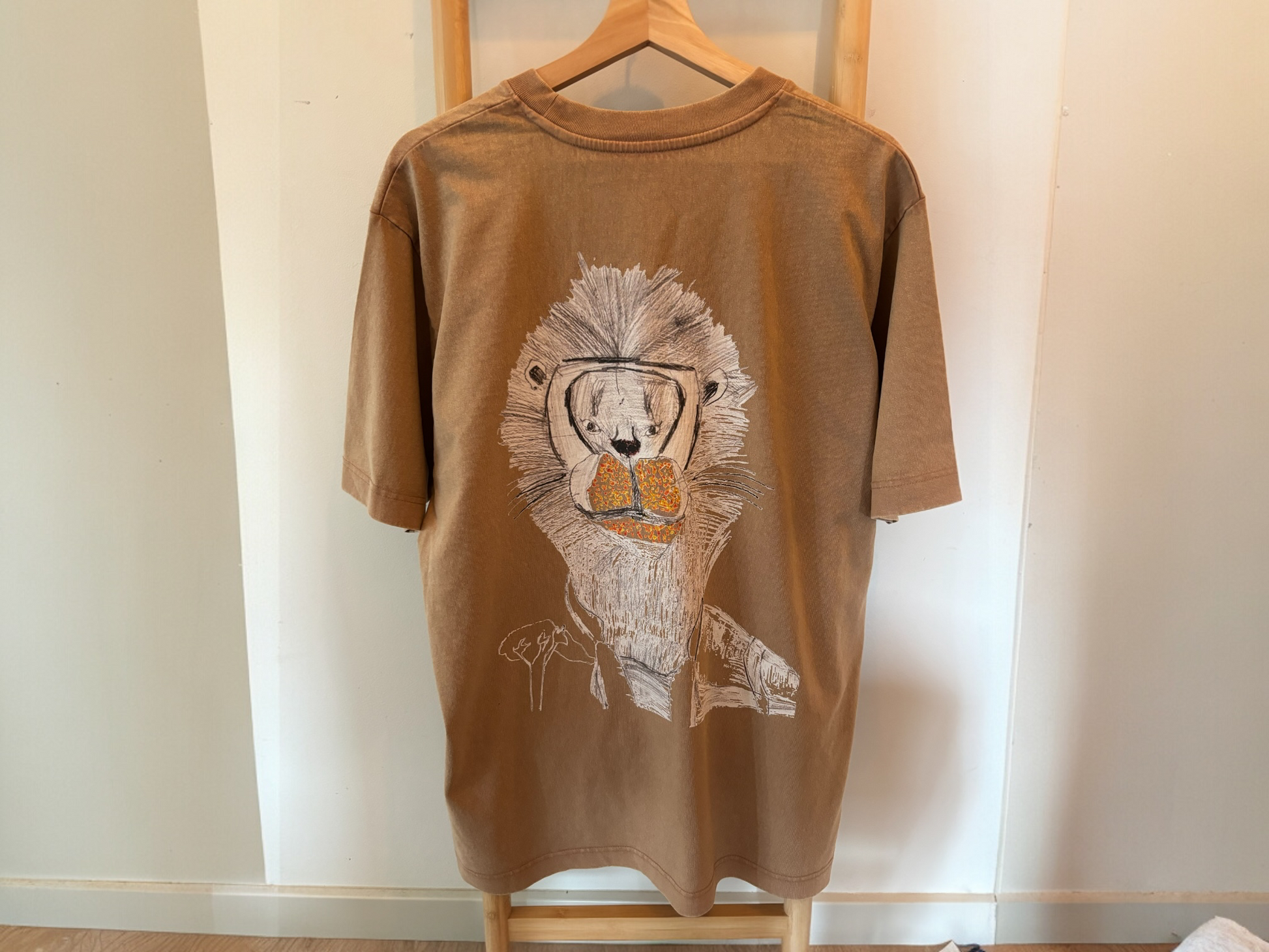 Sam’s Lion Graphic T-Shirt – Hand-Drawn Lion Print Tee, Minimalist Unisex Cotton Top