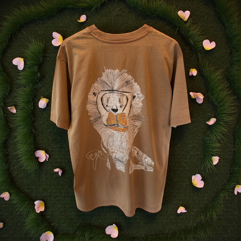 Sam’s Lion Graphic T-Shirt – Hand-Drawn Lion Print Tee, Minimalist Unisex Cotton Top