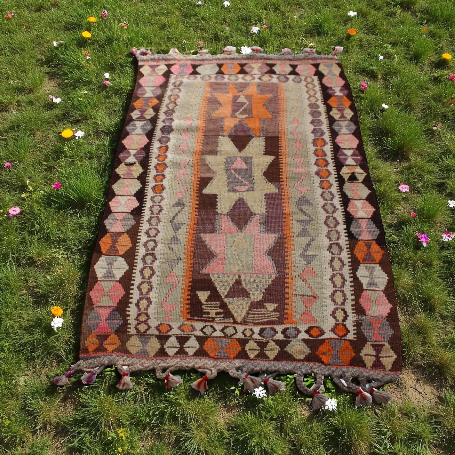 Vintage Turkish Kilim Rug | Small Handwoven Wool Rug | Pastel Tribal Design with Tassels, 88cm x 143cm