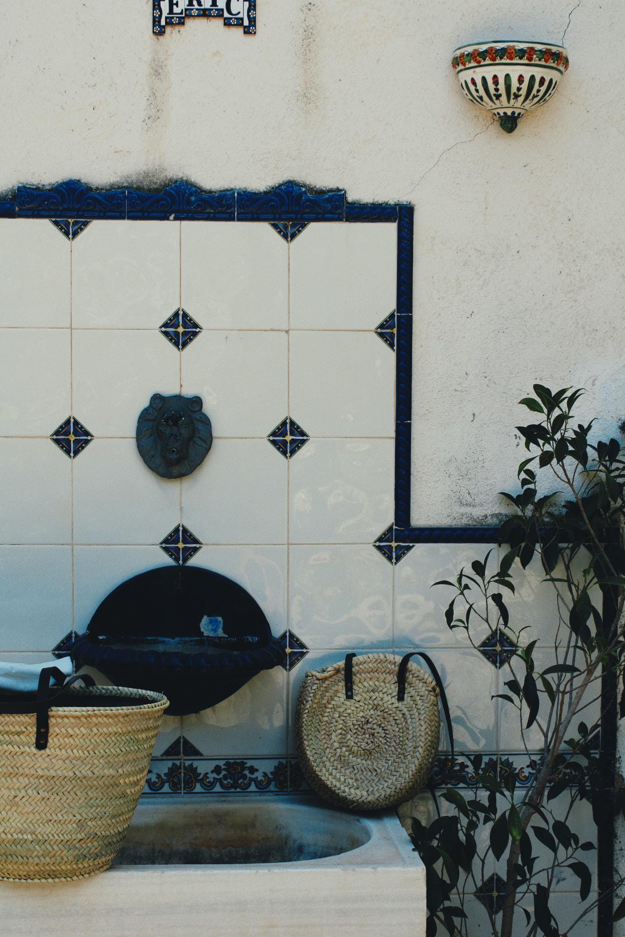 Artisanal Round Straw Bags based in Barcelona